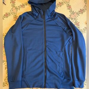 Oakley Men's Blue full zip  Performance Jacket. NWOT